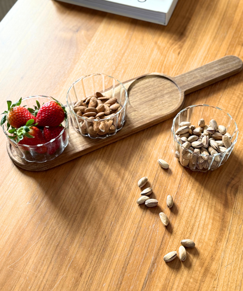 Akazienholzplatte mit Glasbehälter